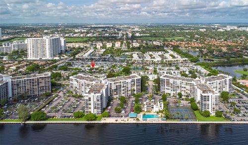 808-808 Ne 27th Ave, Hallandale Beach, FL, 33009-2946 | Card Image