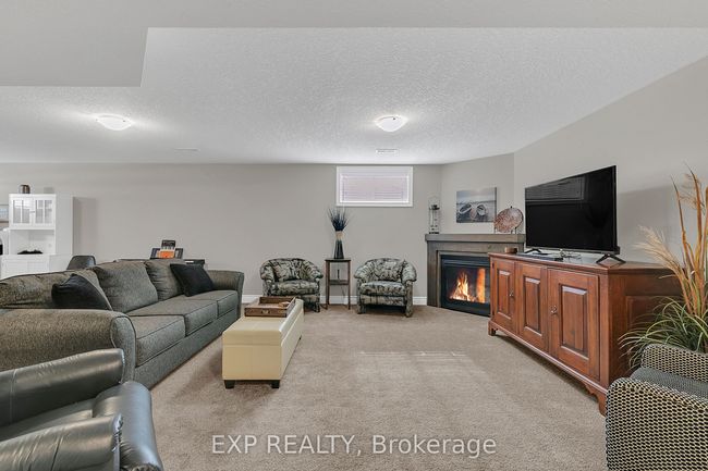 800 Baker Ave S, House attached with 3 bedrooms, 3 bathrooms and 2 parking in Listowel ON | Image 37