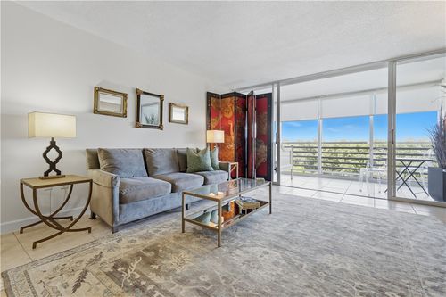 apt-406-935 E Causeway Blvd, Vero Beach, FL, 32963-2282 | Card Image