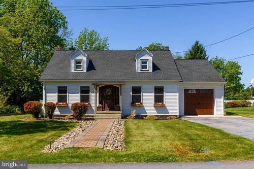 122 N 3rd St, BAINBRIDGE, PA, 17502 | Card Image
