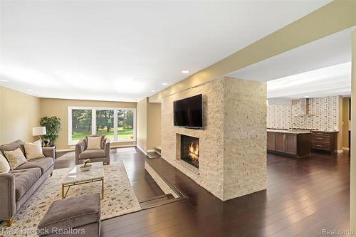 30500 Rosemond Dr, Franklin, MI, 48025-1473 | Card Image