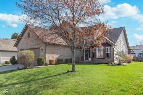 10518 Greenway Dr, Fishers, IN, 46037-9371 | Card Image