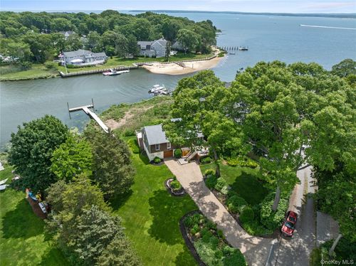 12 White'S Ln, Riverhead, NY, 11901 | Card Image