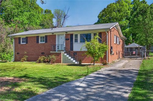 3902 Gentry St, Greensboro, NC, 27407-3216 | Card Image