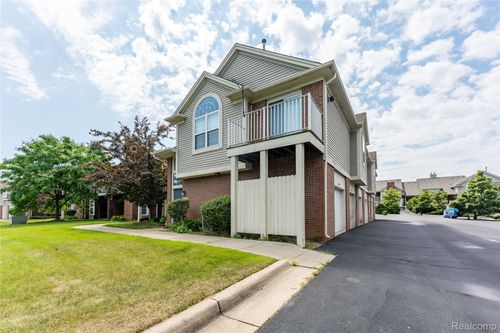 2165 Leighton Dr, Shelby Township, MI, 48317-2793 | Card Image
