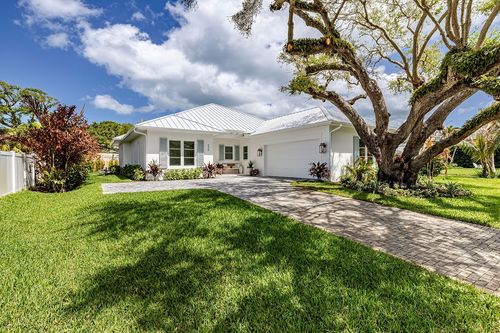 775 Acacia Rd, Vero Beach, FL, 32963-1740 | Card Image