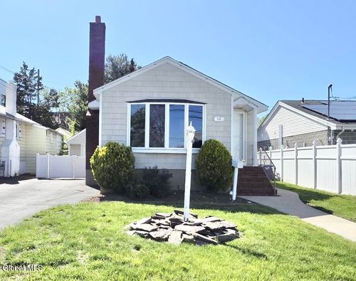 52 Bell St, Valley Stream, NY, 11580-5424 | Card Image