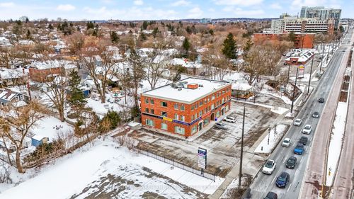 303-390 Davis Dr, Newmarket, ON, L3Y7T8 | Card Image