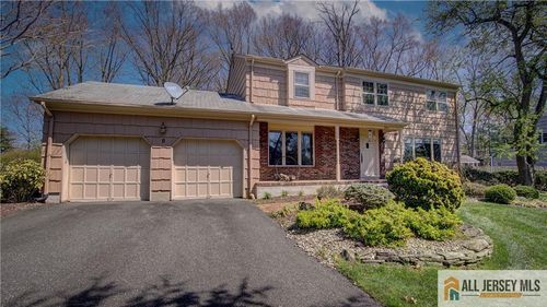 8 Valley Forge Dr, East Brunswick, NJ, 08816-3273 | Card Image