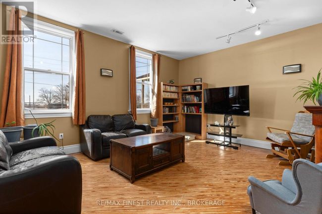 6955 County 2 Road, House other with 4 bedrooms, 2 bathrooms and 8 parking in Loyalist (Lennox and Addington - South) ON | Image 11