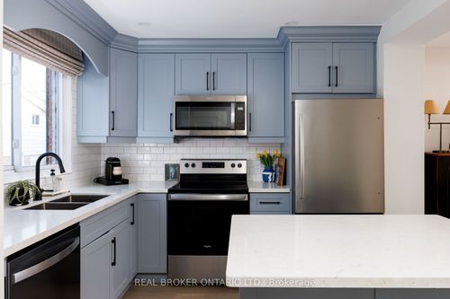 23-61 Sarah Lane, Oakville, ON, L6L3V2 | Card Image