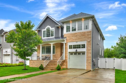 428 Page Ave, Staten Island, NY, 10307-2027 | Card Image