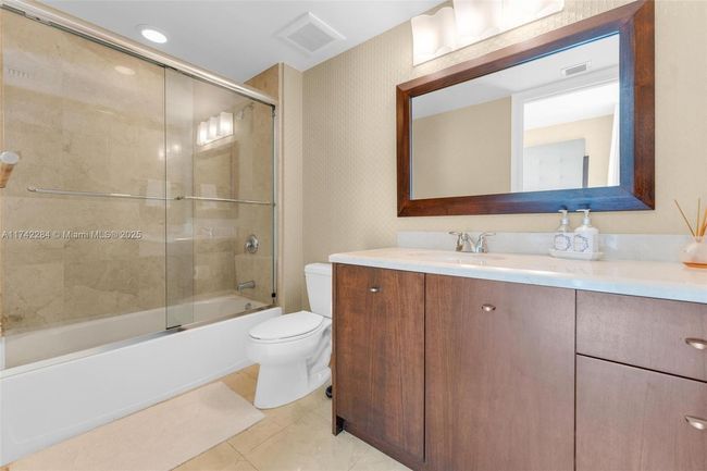 APT-2011 - 19400 Turnberry Way, Condo with 3 bedrooms, 3 bathrooms and null parking in Aventura FL | Image 34