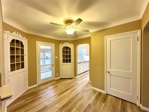 3018 E Ave Ne, Cedar Rapids, IA, 52402-4322 | Card Image