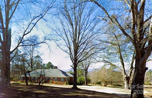 1060 Redland Rd, Landrum, SC, 29356-9166 | Card Image