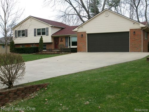 23918 Forest Park Dr E, Novi, MI, 48374-3415 | Card Image