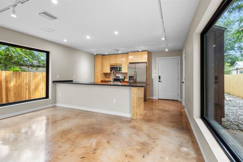 957 Woods Ave, Fort Worth, TX, 76102-1333 | Card Image