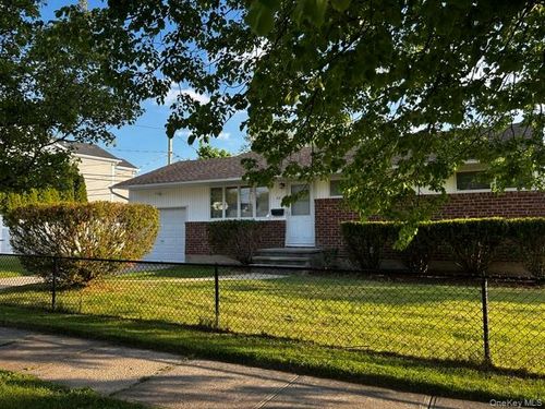23 Robert St, Old Bethpage, NY, 11804-1536 | Card Image