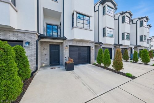 d5-5 Harbor Front Ter, Elizabethport, NJ, 07206-1949 | Card Image