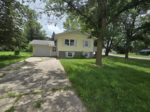 900 Cardinal St, Fairmont, MN, 56031-4562 | Card Image