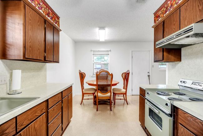 3501 44 Th St, House other with 3 bedrooms, 2 bathrooms and 2 parking in Snyder TX | Image 11