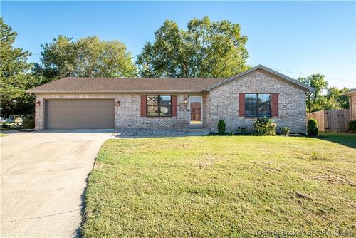81 Fieldstone Ct, New Albany, IN, 47150-6614 | Card Image