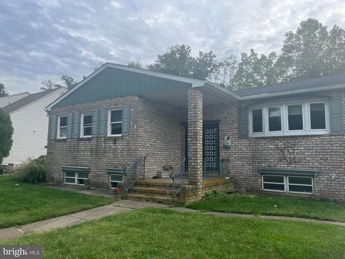 706 Fox Ct, LANGHORNE, PA, 19047-3715 | Card Image
