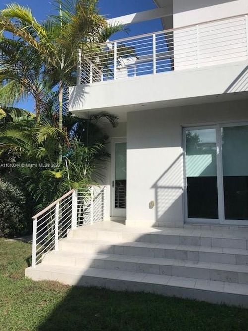 321 Palmwood Ln, Key Biscayne, FL, 33149-1816 | Card Image