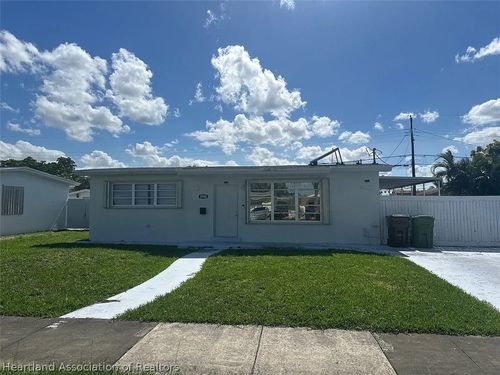 5760 W 14th Avenue, Hialeah, FL, 33012 | Card Image