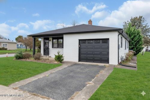 208 Bonaire Dr, Toms River, NJ, 08757-3853 | Card Image