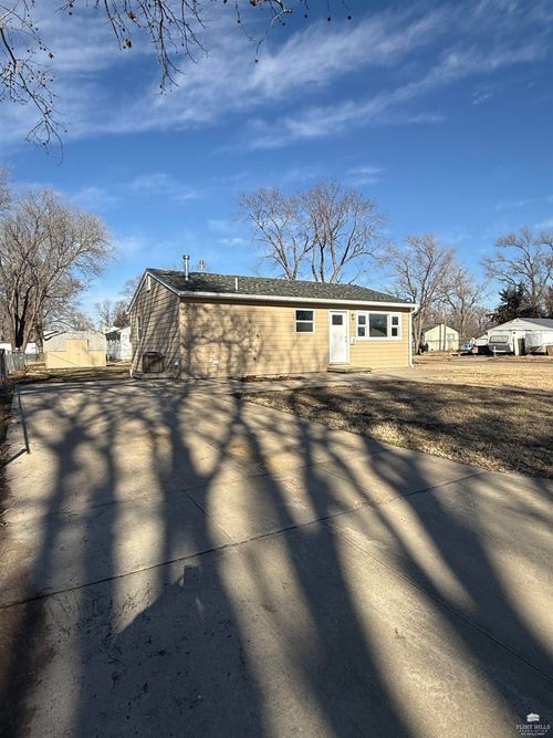 1518 Haven Ave, Salina, KS, 67401-4330 | Card Image