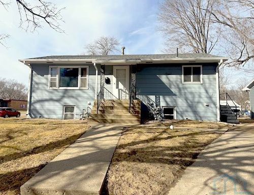 121 W Clark St, Vermillion, SD, 57069-2006 | Card Image