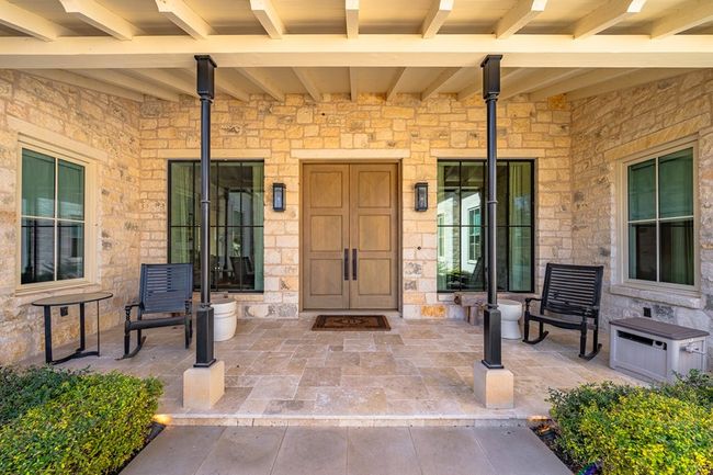 705 W Creek St, Home with 3 bedrooms, 5 bathrooms and 3 parking in Fredericksburg TX | Image 8