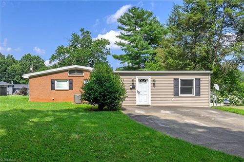 360 Grand Ct, Winston-Salem, NC, 27104-4137 | Card Image