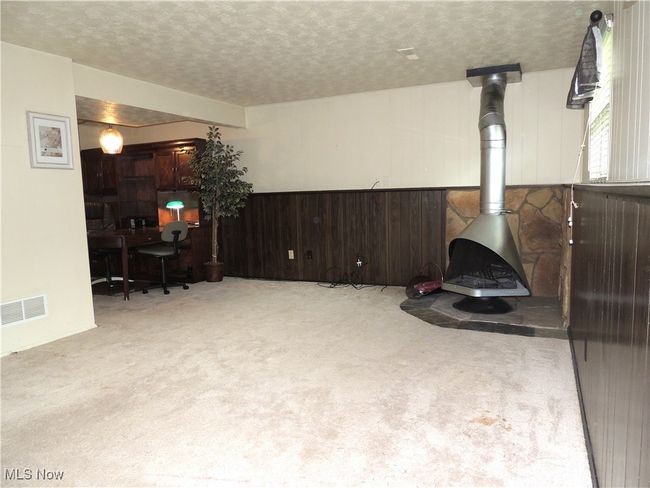 678 Laurelwood Dr Se, House other with 3 bedrooms, 2 bathrooms and null parking in Warren OH | Image 8