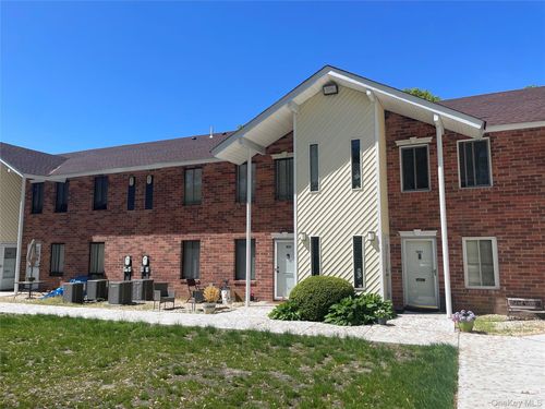 40-40 Navajo Ct, Coram, NY, 11727-1516 | Card Image