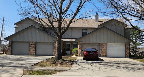 100-106 Ne Greystone Dr, Lee's Summit, MO, 64086-6324 | Card Image