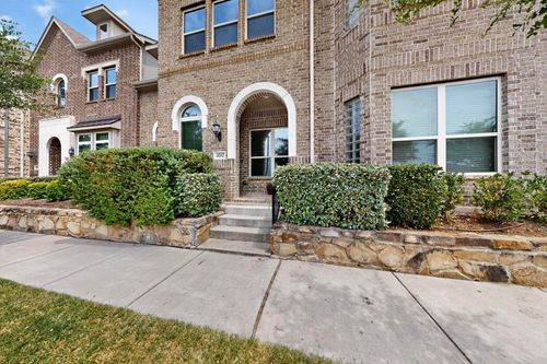 4212 Riverside Dr, Flower Mound, TX, 75028-5686 | Card Image