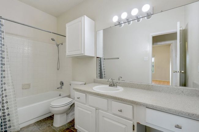 Nice size guest bathroom. | Image 21
