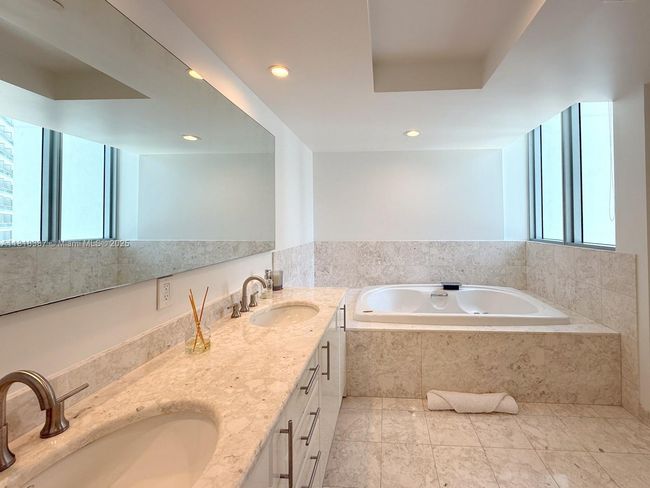 APT-2002 - 1331 Brickell Bay Dr, Condo with 2 bedrooms, 2 bathrooms and null parking in Miami FL | Image 16