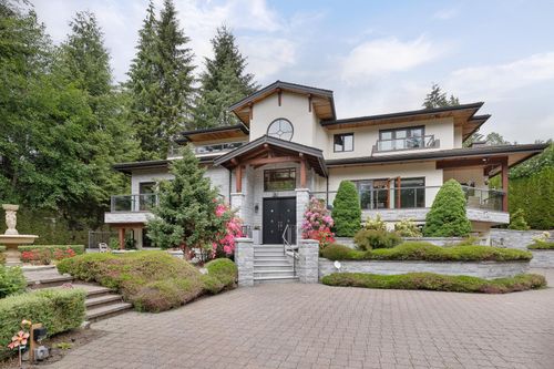 1080 Eyremount Drive, House other with 6 bedrooms, 5 bathrooms and 3 parking in West Vancouver BC | Card Image