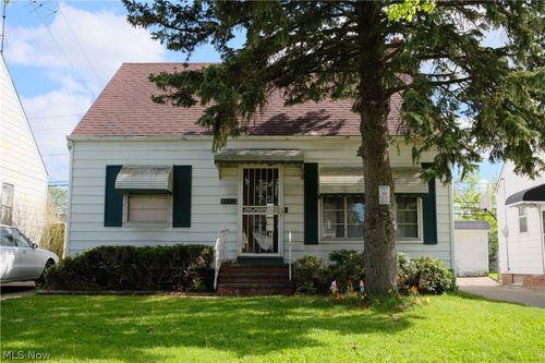 19312 Fairway Ave, Maple Heights, OH, 44137-1715 | Card Image