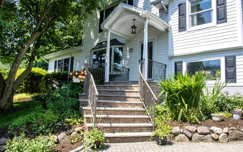 25 Mckinley St, Pearl River, NY, 10965-1407 | Card Image