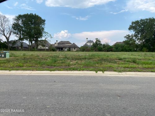 204 Long Oak Ln, Youngsville, LA, 70592-5598 | Card Image