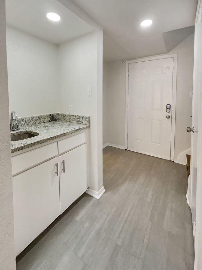 1985 Shorewood Dr, Condo with 3 bedrooms, 3 bathrooms and null parking in Grapevine TX | Image 11