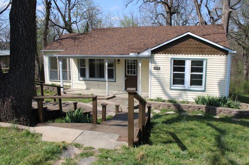 305 E South Ave, Harrison, AR, 72601-5335 | Card Image