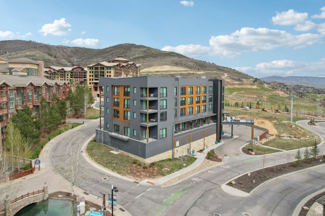 Exterior space with a mountain view | Image 22