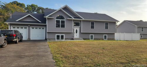 464 Granny Rd, Medford, NY, 11763-1647 | Card Image