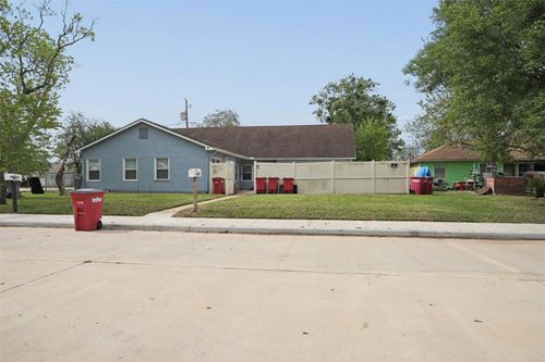 1739 W 7th St, Freeport, TX, 77541-5031 | Card Image
