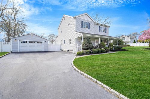 120 Orienta Ave, Lake Grove, NY, 11755-2518 | Card Image